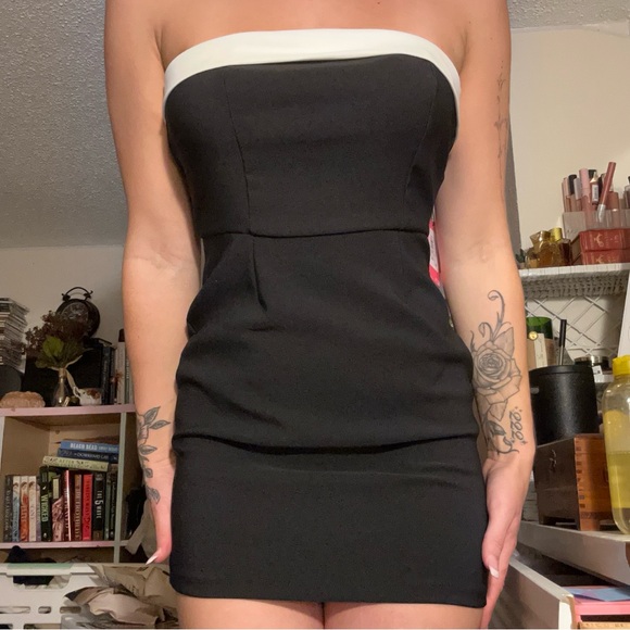 New Edikted Black and White Strapless Mini Dress - Picture 1 of 3
